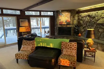 Image de Ski-On Ski-Off at Pico Mtn\nPremier Slopeside House Rental. Dog Friendly! ! !