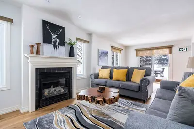 Image de Cozy ski retreat chalet - 3br & 3bth - Walk-in Distance to Village! Pet Friendly