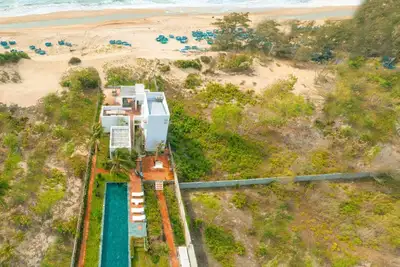 Hồ Lân Retreat - Beachfront Villa 4brs with Private Pool