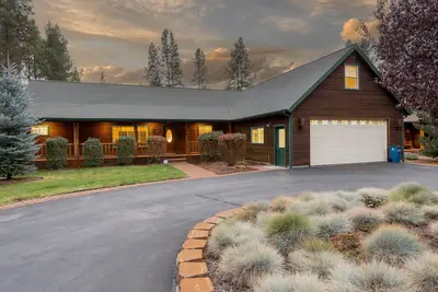 Image de Riverfront, Hot Tub, Paddle Boards, Canoe, Ping-Pong, Billiard, near Sunriver Resort