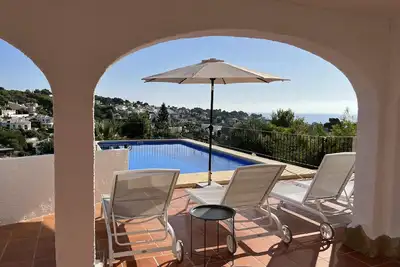 Image de Meerblick, Apartment in Villa mit Terrasse, Garten, Pool und Kostenlosen Wlan