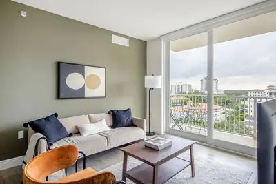 Image de Luxe Coral Gables 2br w/ Gym, Pool & W/D, nr Shopping, by Blueground