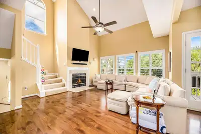 Image de Waterfront stunner with boat slip, fireplace, grill, sunroom, & pool - dogs ok