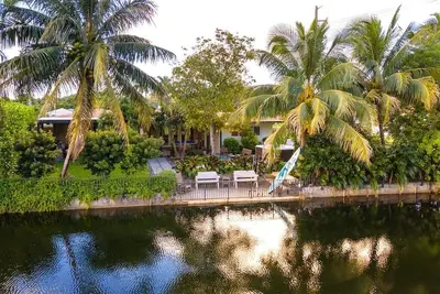Image de Riverfront Luxury Villa w/Paddle Boards & Jacuzzi!