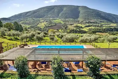Image de Luxury Villa up to 40/50 guest - Assisi- Swimming pool & Tennis Court