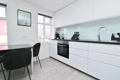 Image de Modern 5bdr. centrally located by the harbor