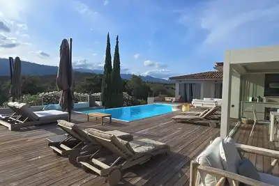 Image de Piscine chauffée à débordement proche de Cala Rossa, salle de sport privée.