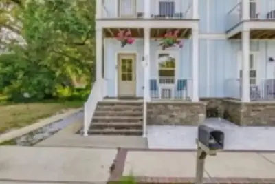 Image de Blue Dreams- Downtown & Wahoos\n