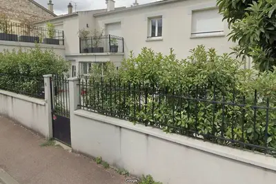 Image de Maison à Malakoff avec cour 6\/8 pers -140m2 à proche L13