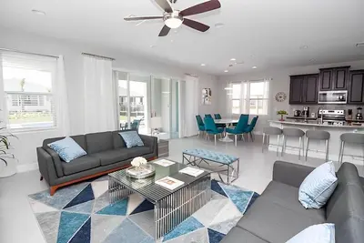 Modern 5bd 4. 5bh at Encore