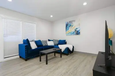 Image de Elegant Apartment in Historic Montrose District\n