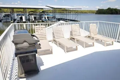 3 Br Floating Cabin Dog Friendly