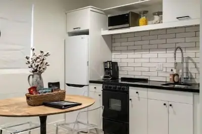 Image de Modern 1 Bed 750sf Lux flat w\/ Kitchen