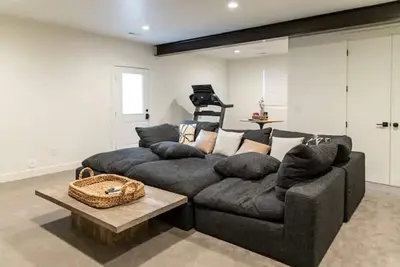 Image de Modern 1 Bed 750sf Lux flat w\/ Kitchen