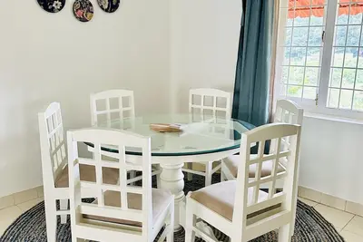 Image de Stylish & Cozy Villa: Lush lawns - Firepit - Glass House - 5 mins from Ooty town