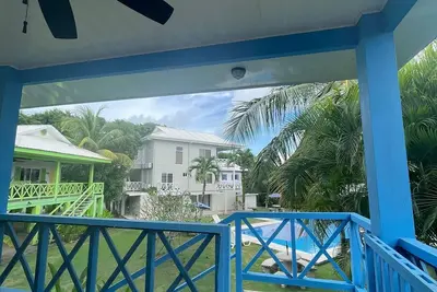Image de Family Poolfront Beach Bungalow 14