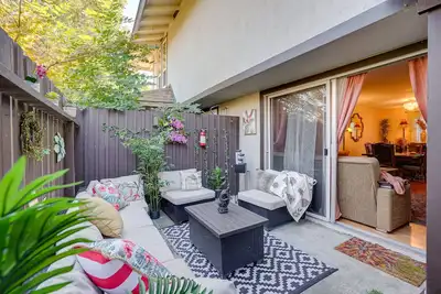 Image de Lovely Concord Townhome Retreat w/ Community Pool!