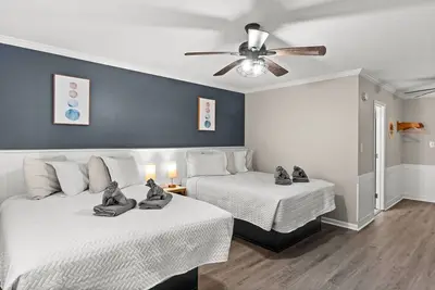 Image de Traditional Double Queen Room Hotel- 2 Pools, Near Beach/Boardwalk, No Pets
