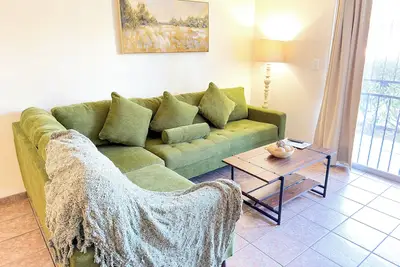 Image de Comfy Ground-Floor/Walkable 1br 1b Near Mall & Bars