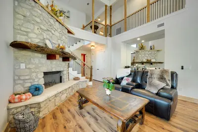 Image de Horseshoe Bay Resort Home ~ 6 Mi to Lake Lbj!
