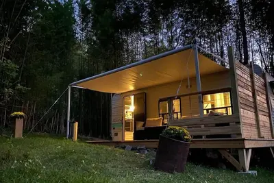 Image de Warm and Cozy, Vintage, Camper 8 Minutes from the heart of Asheville