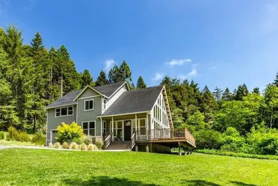 Image de Stunning, Private Oasis on 3 acres in Trinidad!