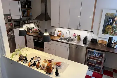 Image de Vibrant neighbourhood in the heart of popular Södermalm. Safe and central street