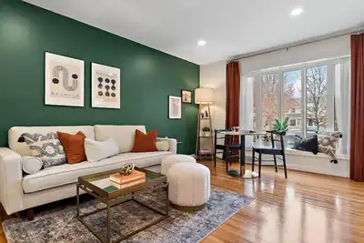Image de Highland Park Hideaway- Standing Desk + Monitor + Private Laundry + Bonfire Pit