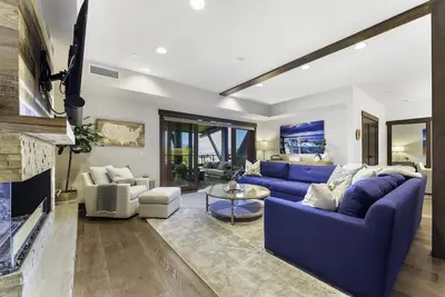 Image de Lakefront community  2, 775 sqft. 4 bed, 4 bath Condominium