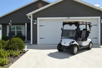 Image de Fun and lively home in The Villages! Golf Cart Included.