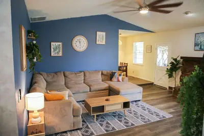 Image de Broken Arrow Home -Cozy Design, Family Friendly