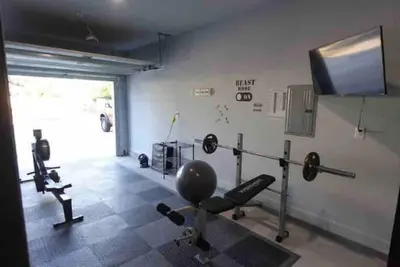 Noir Villa \/ 2 bed 2 bath Modern Golf Oasis