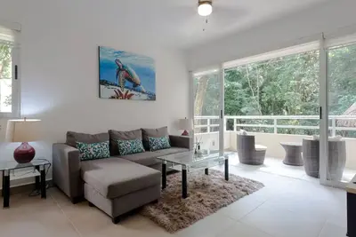 Image de Gated 2 Separate Suites Near Attractions. Value! ! !