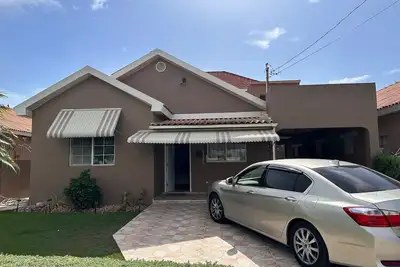 Large Cozy Home For You And Your Family, Nicely Decorated, Quiet. Gated
