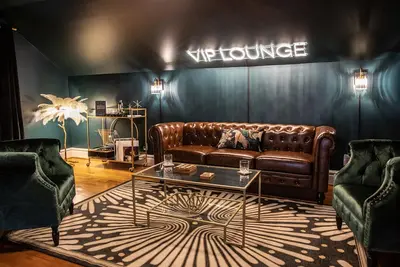 Image de Chic & Spacious! Game rm, Jungle rm, Bubble Chairs, Vinyl's, Patio, & Grill!