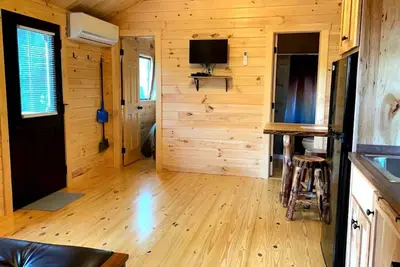 Image de 106) Hummingbird Log Cabin. Close to Hocking Hills State Park and more!