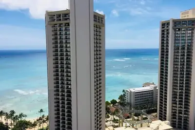 Image de Contemporary Waikiki Beach Condo with Rooftop Pool, Superb Shopping and Dinning