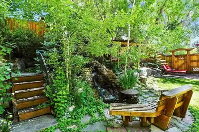 Image de Tons of Trails! Red Rocks close! Huge patio area for relaxation and entertaining