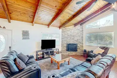 Image de Wilderness retreat with fireplace, pool, tennis court, & on-site golf - dogs ok