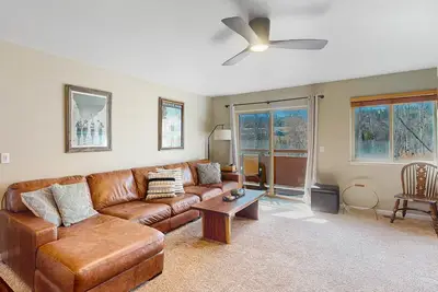 Image de Ski condo close to hiking & lake w/private balcony & fireplace