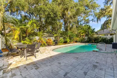 Image de By the River, Pool and King bed