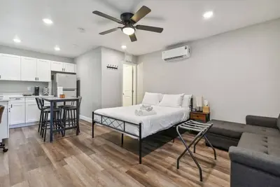 Image de By the River, In-Law Suite