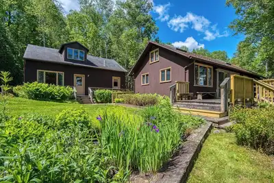 Image de Meerman Camp - Private Rangeley Lake waterfront cottage, with a small beach!
