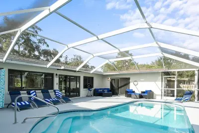Image de 5br Contemporary Modern Pool Home | Sleeps 12 | Temple Terrace Neighborhood | Busch Gardens & Usf