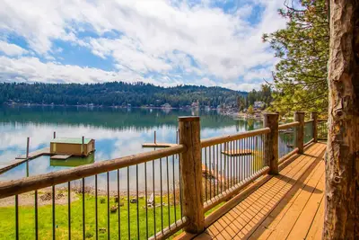 Image de Lakefront cabin with impressive lake & mtn views, large deck, grill, W/D, Ac