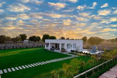 Image de Serene environment with lush green garden. \nPollution free environment