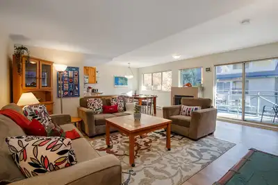 Image de 2br | Valhalla | Village Location | Hot Tub | Gas Fireplace | Free and Secure Parking