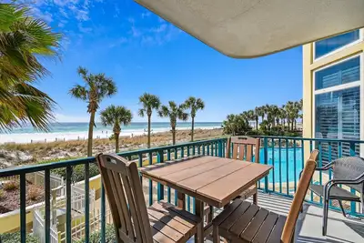 Image de 🏖️Gulf Front~Balcony~Pool~Hot Tub~Tennis Court~2br Jade Gem🏖️