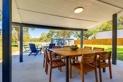 Image de Bbq Ready + Fire Pit: Chic Johnson City Home