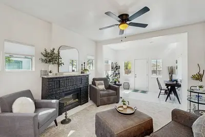 Image de Centrally located historic Tucson property with modern amenities!